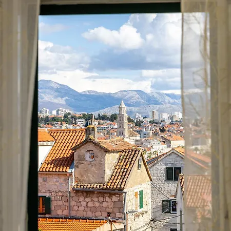 Romantic View Split