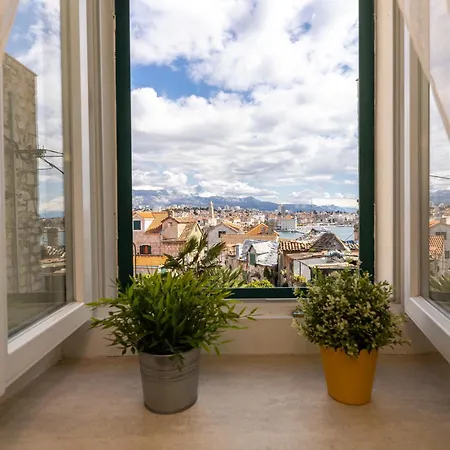 Romantic View Split