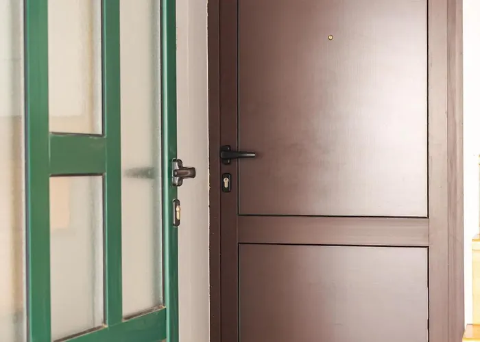 Romantic View * Split