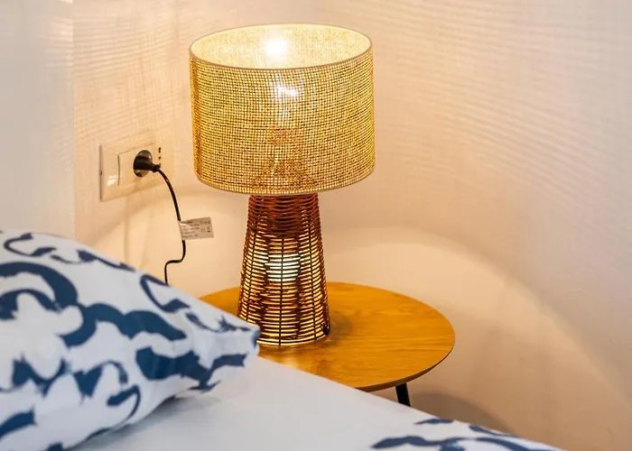 Romantic View * Split